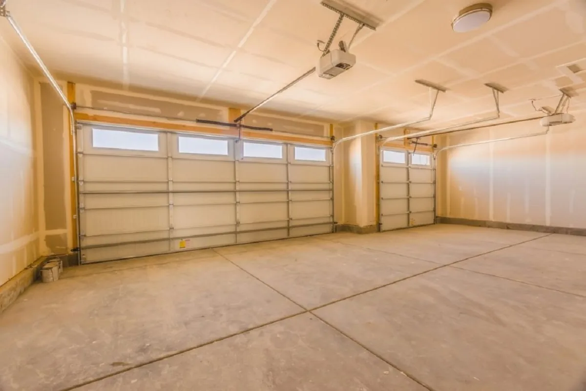 The Advantages of Spray Foam in Your Garage
